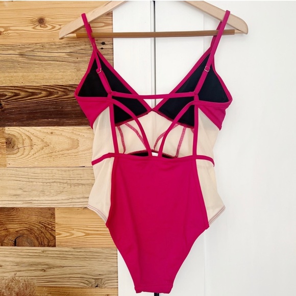 NWT Sports Illustrated for Venus RED and MESH Caged One Piece size M - Picture 5 of 6
